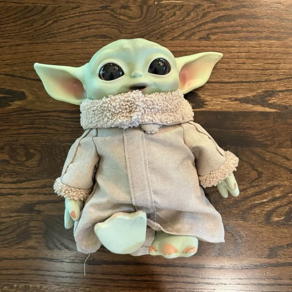 Disney Star Wars: The Mandalorian Yoda The Child 11 inch Action Figure- GWD85